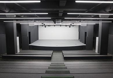 A lab to represent the Department of K-POP, which is equipped with the latest audio and lighting systems and is optimized for performance practice.