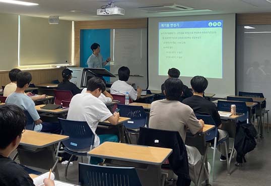 학과별 맞춤 프로그램을 통한 전공학습 공백기 보충과 학교생활 적응 지원 이미지